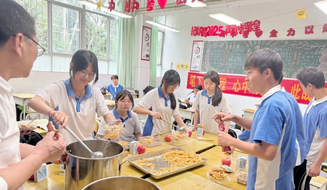 龙湖学校美食节1
