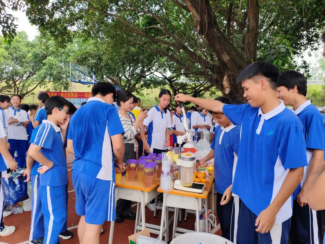 龙湖学校跳蚤市场1