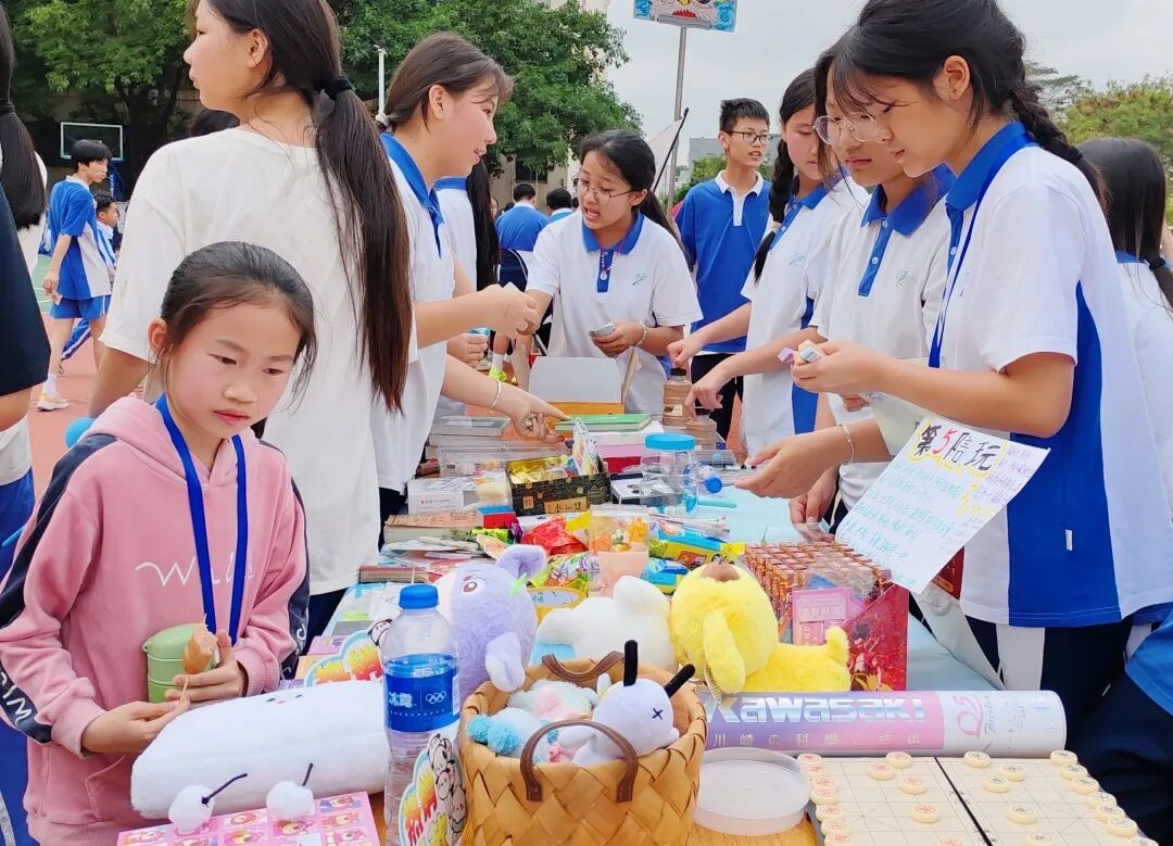 龙湖学校跳蚤市场3