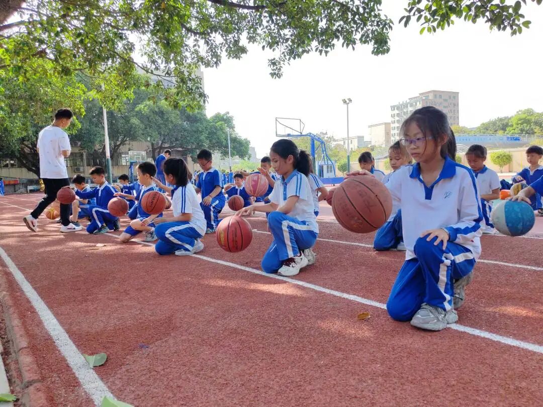 龙湖学校活力篮球社